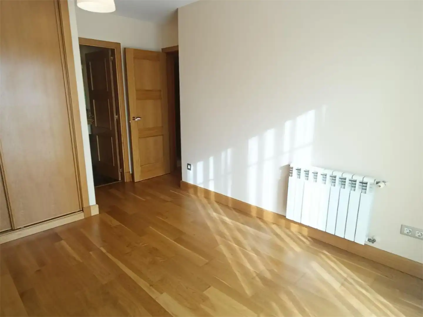 Schlafzimmer von Wohnung zum Verkauf in A Coruña Capital 