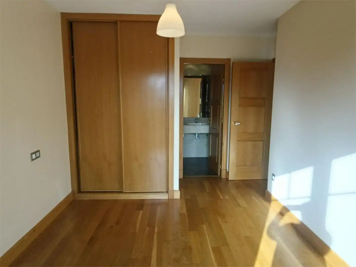 Schlafzimmer von Wohnung zum Verkauf in A Coruña Capital 