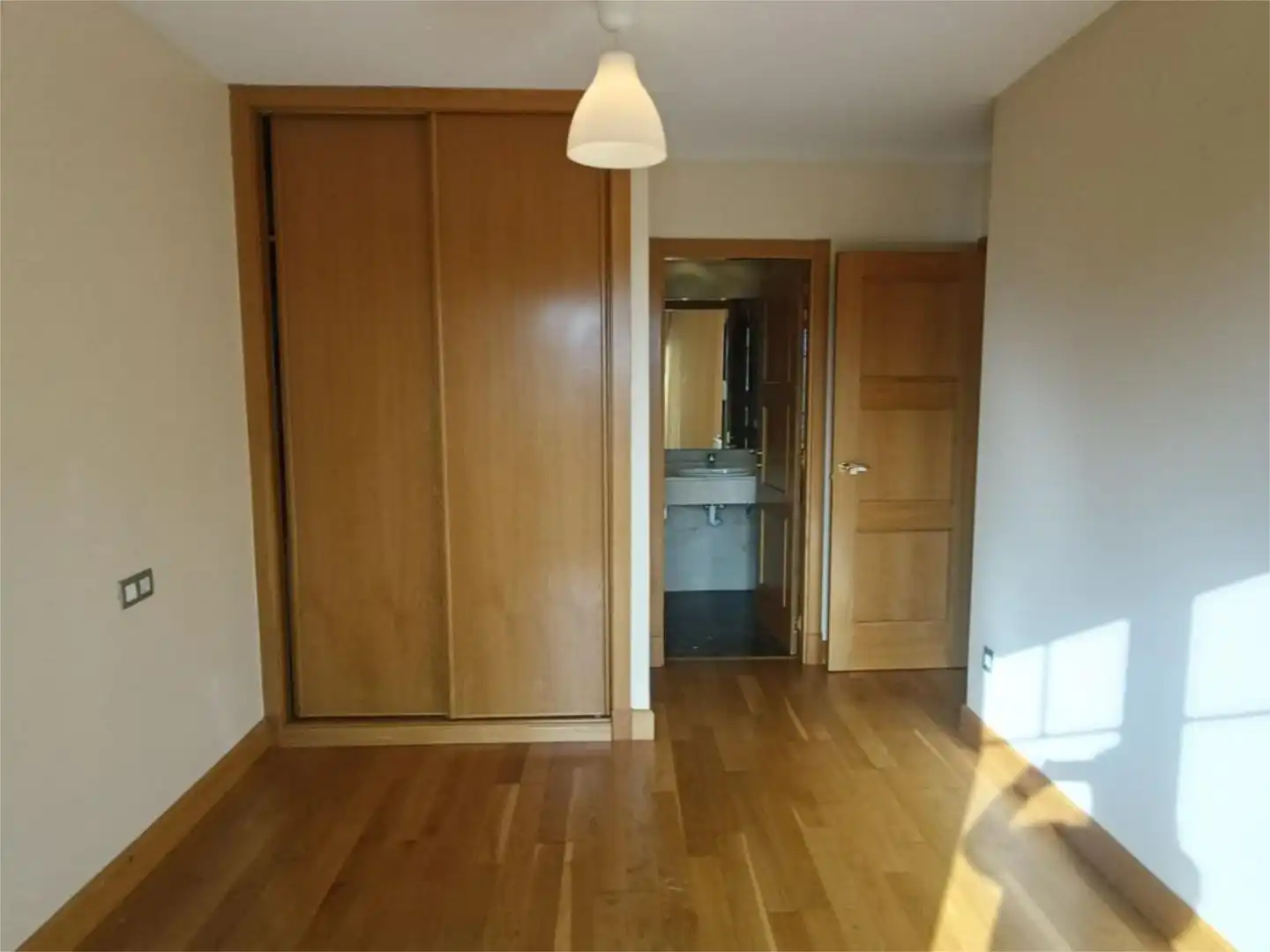Schlafzimmer von Wohnung zum Verkauf in A Coruña Capital 