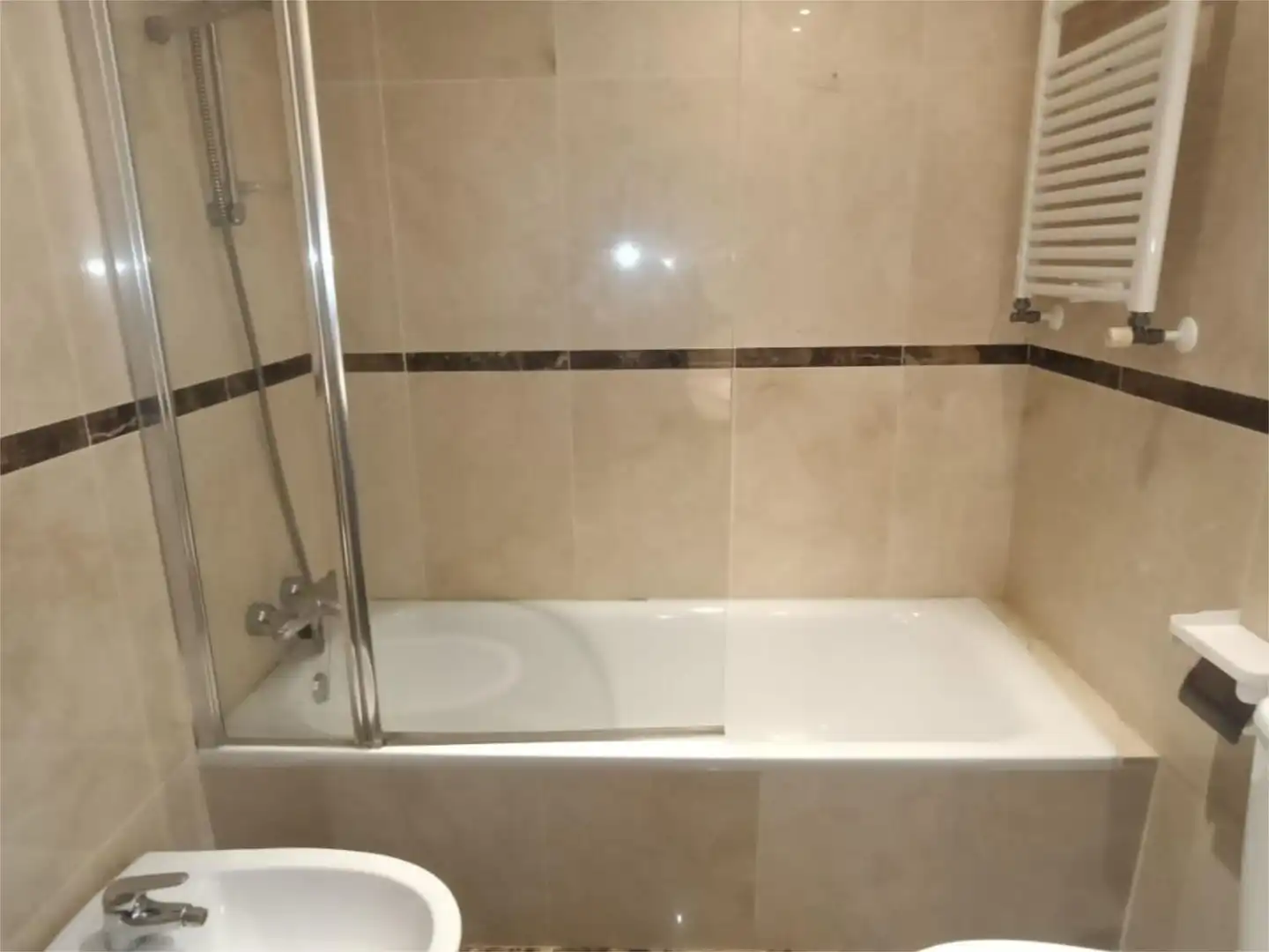 Badezimmer von Wohnung zum Verkauf in A Coruña Capital 