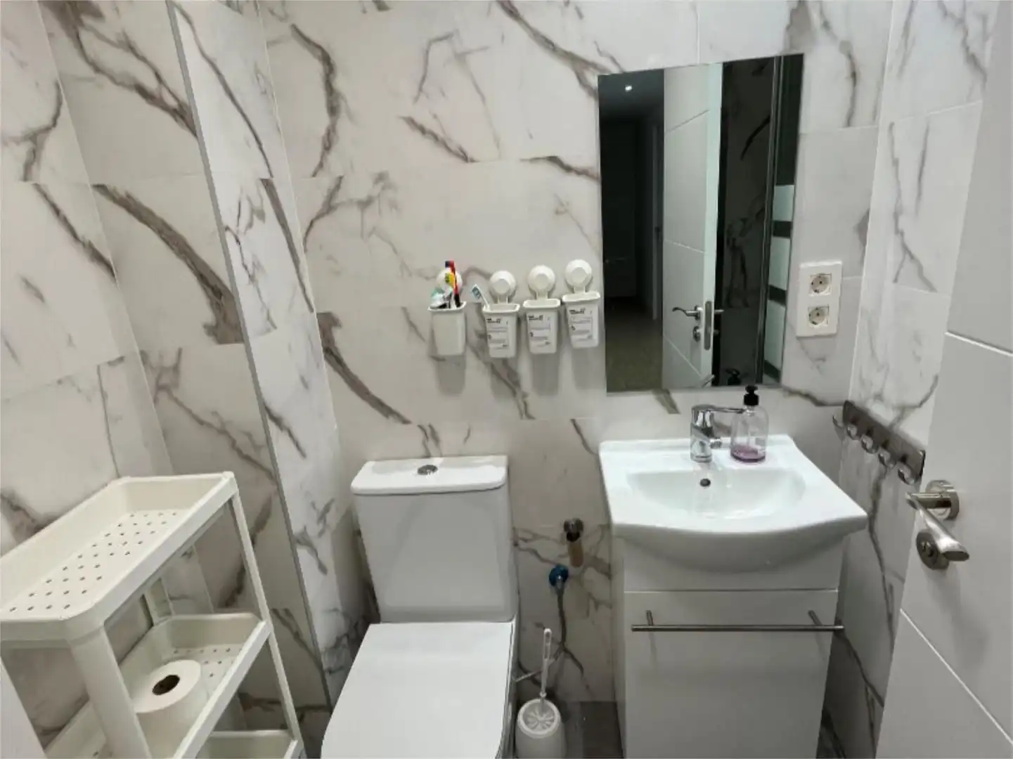 Flat for sale in Calle de Rodrigo Rebolledo, 39, Las Fuentes Bathroom of Flat for sale in Zaragoza with Air Conditioner, Storage room and Furnished