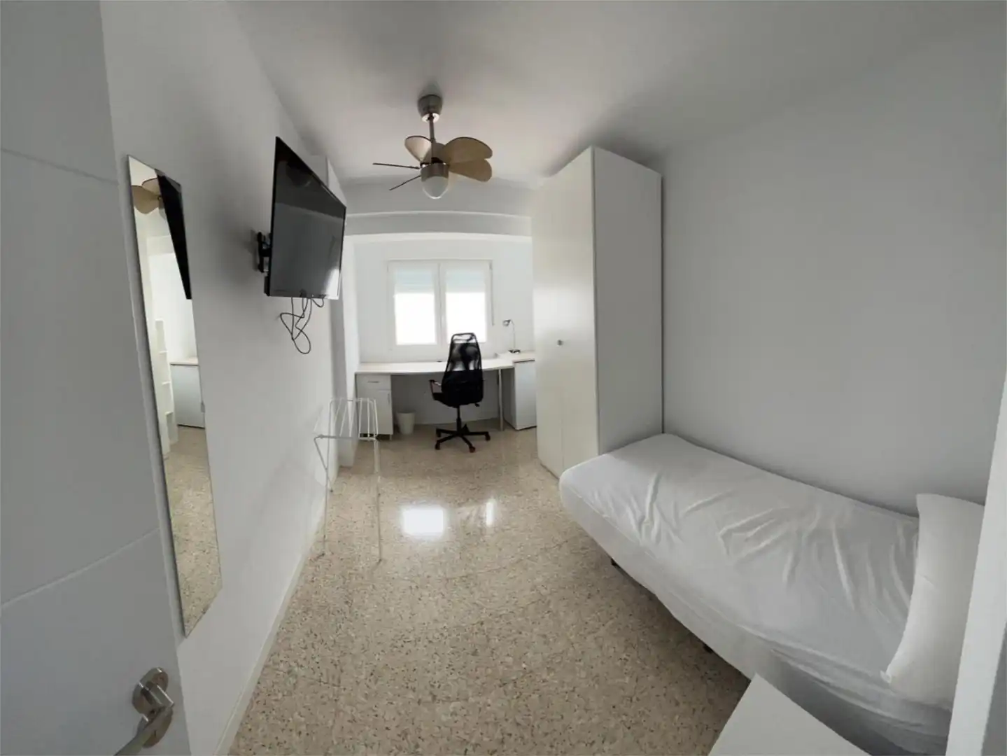Flat for sale in Calle de Rodrigo Rebolledo, 39, Las Fuentes Bedroom of Flat for sale in Zaragoza with Air Conditioner, Storage room and Furnished