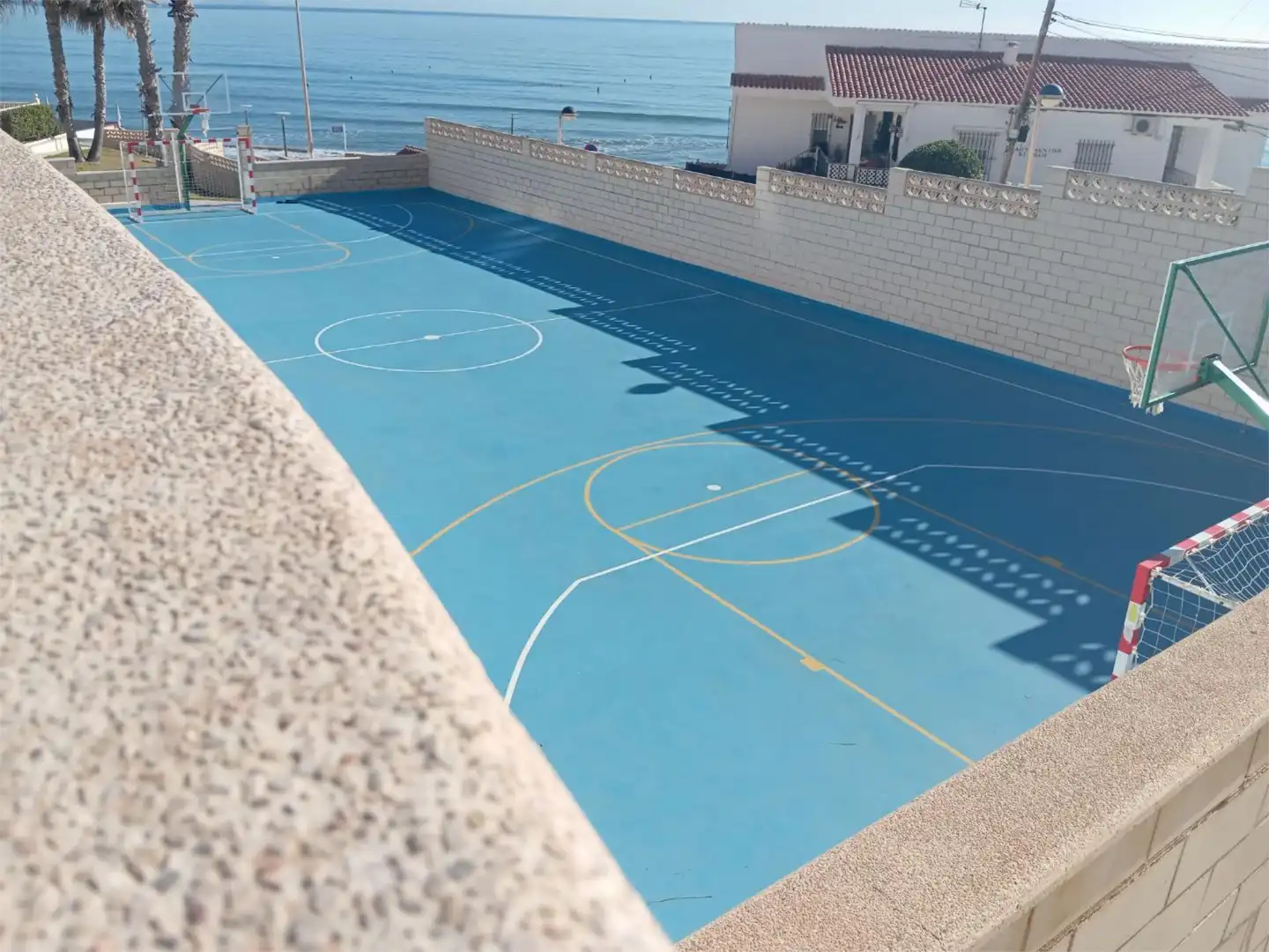 Einfamilien-Reihenhaus zum Verkauf in Calle de la Dorada, 6, Playa de San Juan - El Cabo de las Huertas Schwimmbecken von Einfamilien-Reihenhaus zum Verkauf in Alicante / Alacant mit Terrasse, Schwimmbad und Balkon