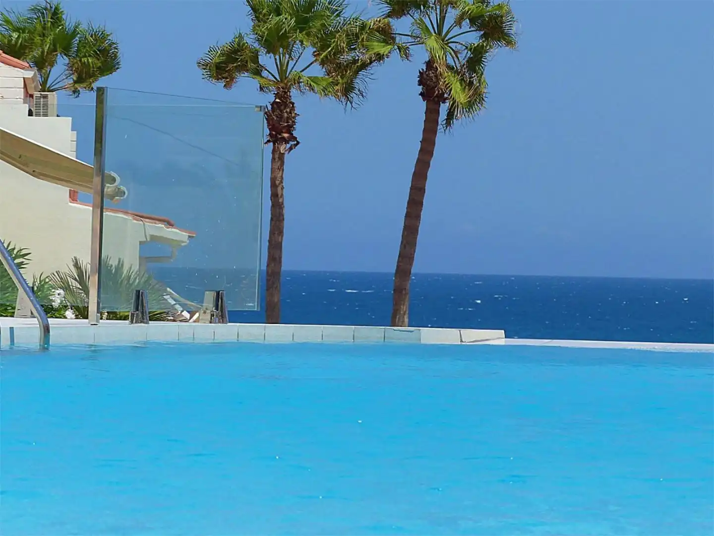Einfamilien-Reihenhaus zum Verkauf in Calle de la Dorada, 6, Playa de San Juan - El Cabo de las Huertas Schwimmbecken von Einfamilien-Reihenhaus zum Verkauf in Alicante / Alacant mit Terrasse, Schwimmbad und Balkon