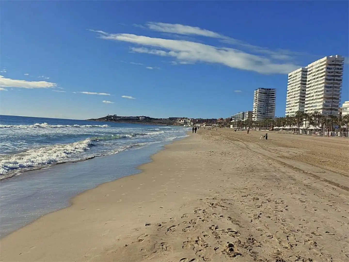 Einfamilien-Reihenhaus zum Verkauf in Calle de la Dorada, 6, Playa de San Juan - El Cabo de las Huertas Außenansicht von Einfamilien-Reihenhaus zum Verkauf in Alicante / Alacant mit Terrasse, Schwimmbad und Balkon