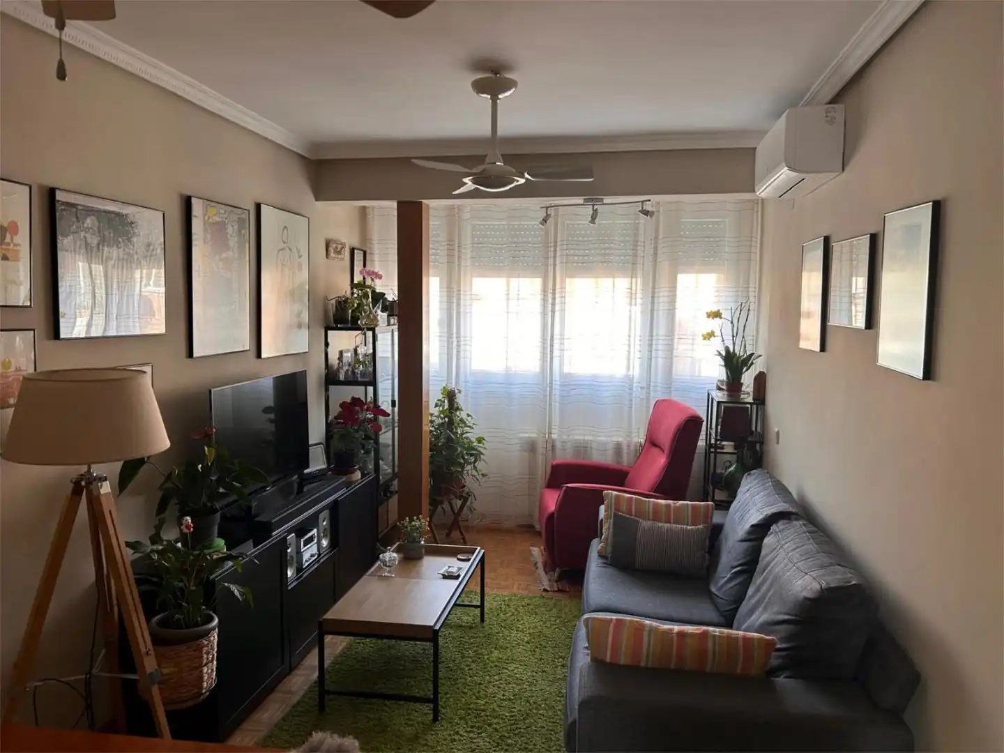 Living room of Flat for sale in  Madrid Capital  with Air Conditioner and Balcony