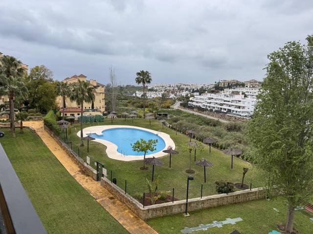 Piso en Alquiler en Calle Alcaucín, 7 en La Concha - Resina Golf