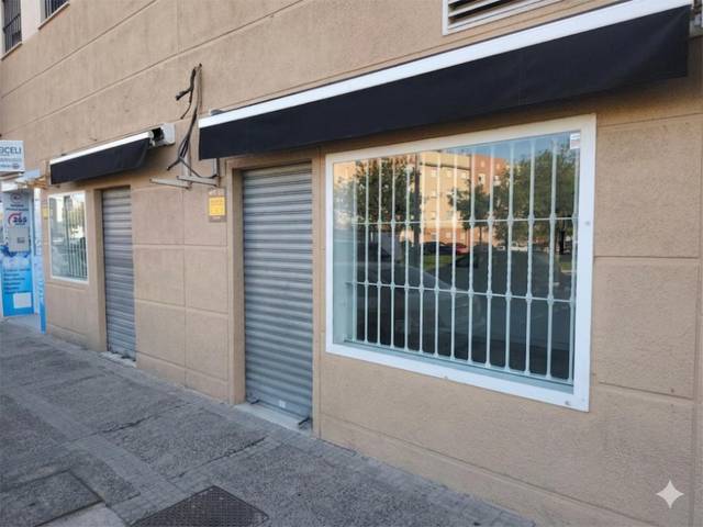 Local comercial en Alquiler en Calle Arquitecto Hernández Rubio, 16 en Puertas del sur - Guadabajaque