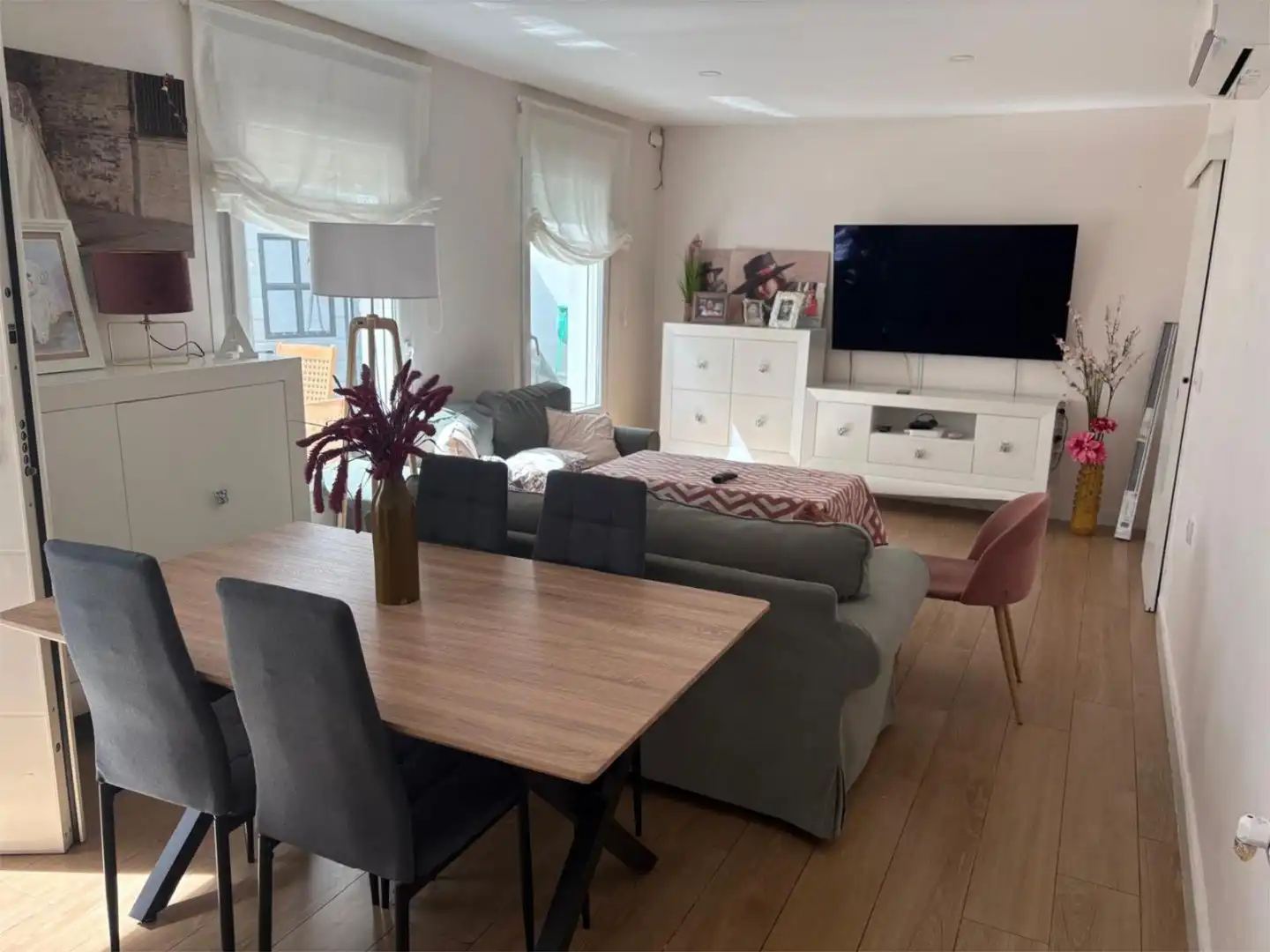 Room in Calle Sanlúcar la Mayor, 35, Tiro de Línea