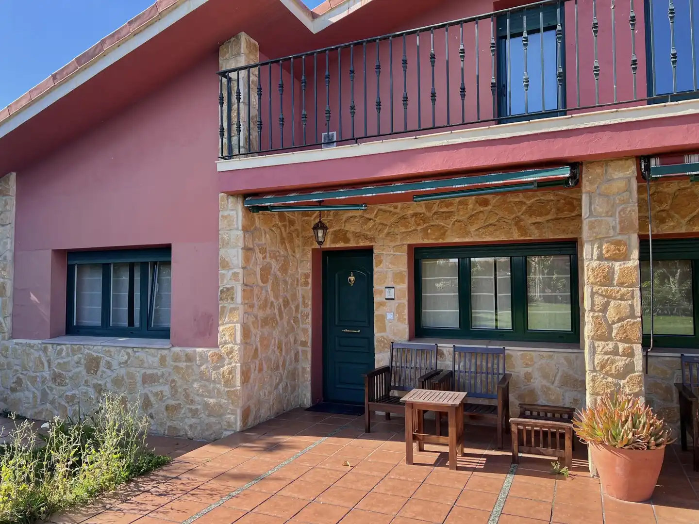 Casa o chalet en venta en Vv-12, 3, Parroquias surorientales Vista exterior de Casa o chalet en venta en Villaviciosa con Terraza, Piscina y Balcón