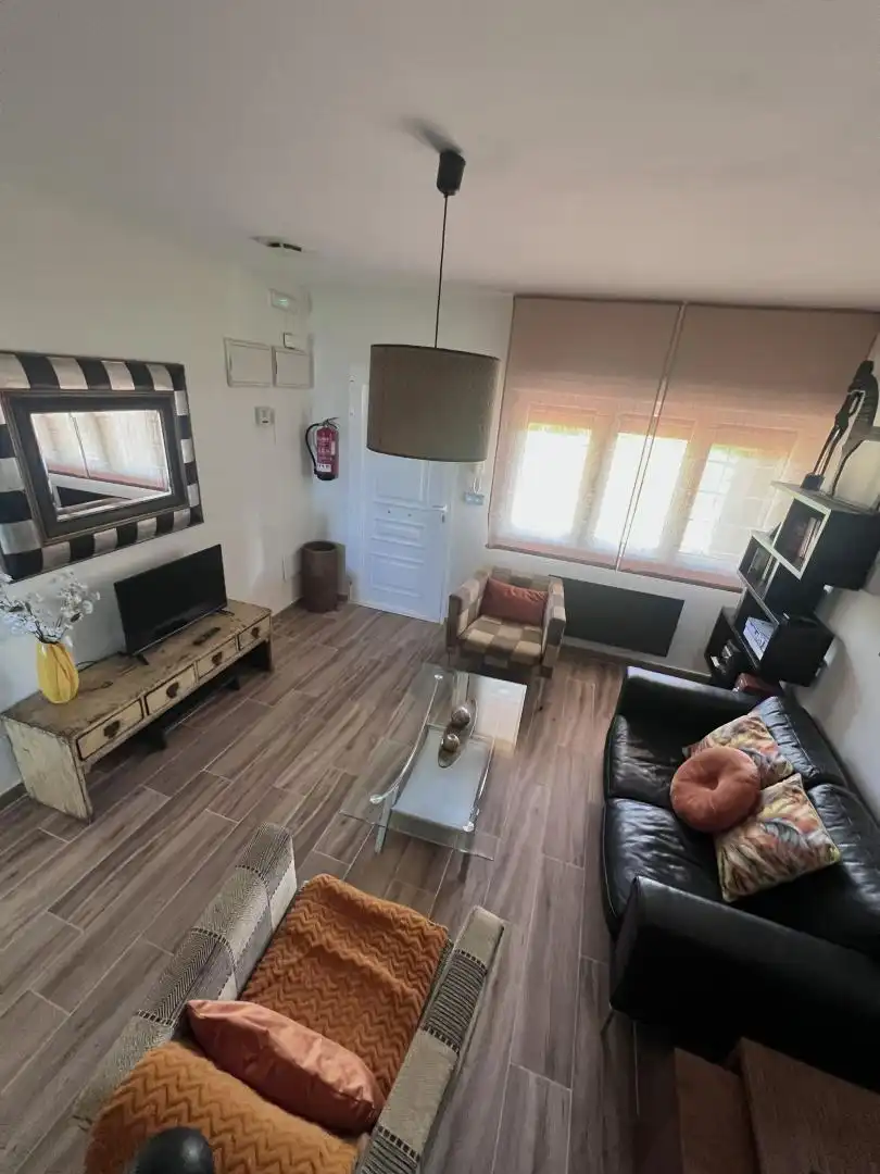 Casa o chalet en venta en Vv-12, 3, Parroquias surorientales Sala de estar de Casa o chalet en venta en Villaviciosa con Terraza, Piscina y Balcón