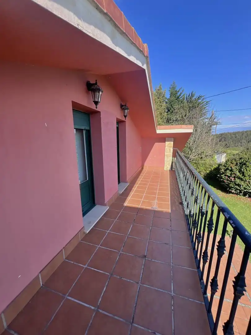 Casa o chalet en venta en Vv-12, 3, Parroquias surorientales Vista exterior de Casa o chalet en venta en Villaviciosa con Terraza, Piscina y Balcón