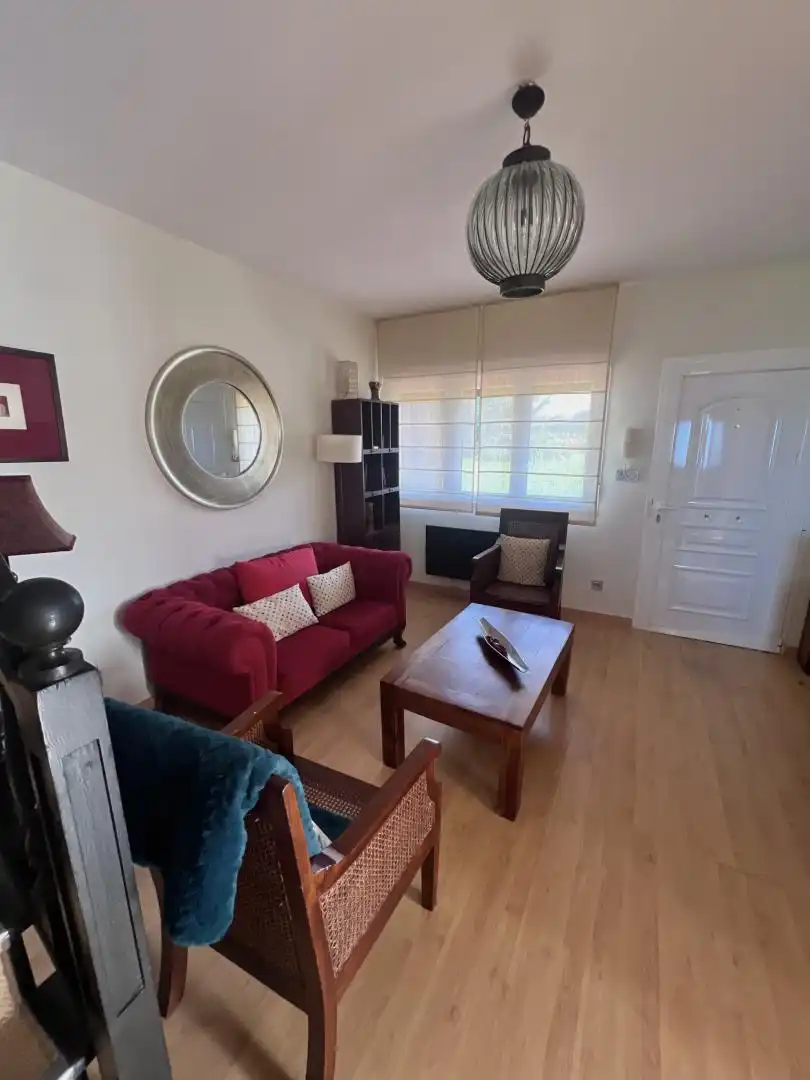 Casa o chalet en venta en Vv-12, 3, Parroquias surorientales Sala de estar de Casa o chalet en venta en Villaviciosa con Terraza, Piscina y Balcón