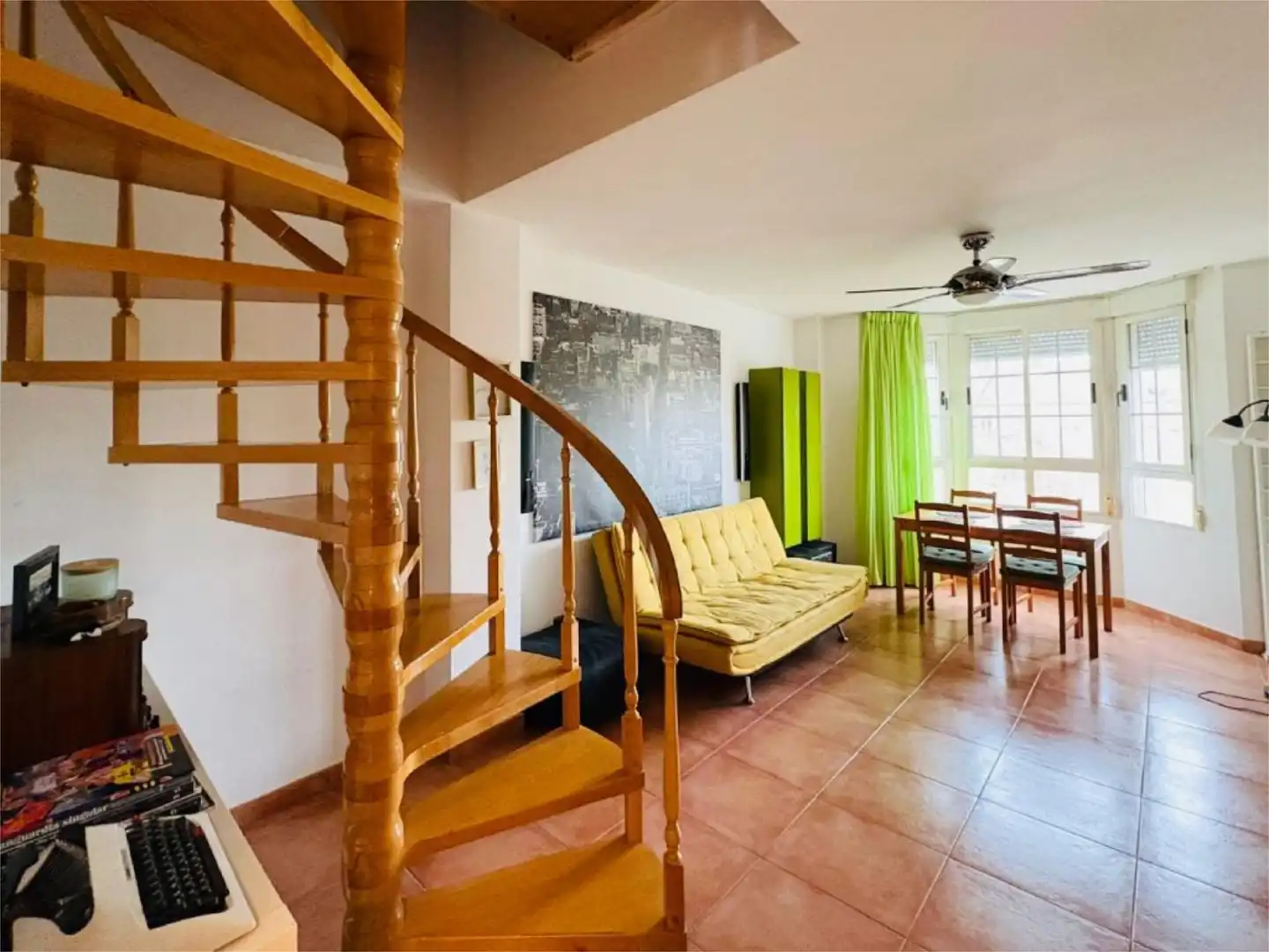Living room of Duplexes for sale in Villanueva del Pardillo  with Air Conditioner, Swimming Pool and Balcony