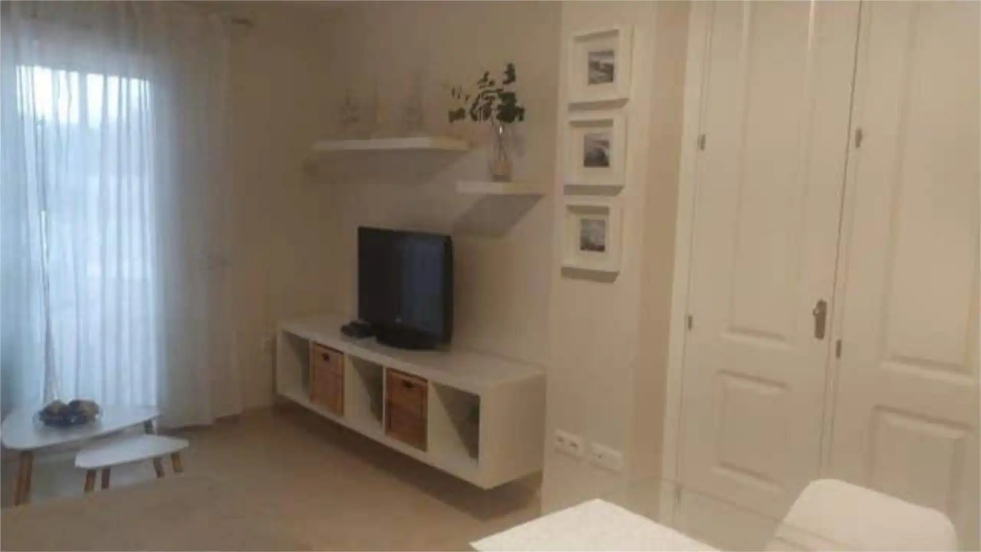 Apartamento de alquiler en Aguadulce - Almadraba - Punta Candor Sala de estar de Apartamento de alquiler en Rota con Calefacción, Jardín privado y Terraza