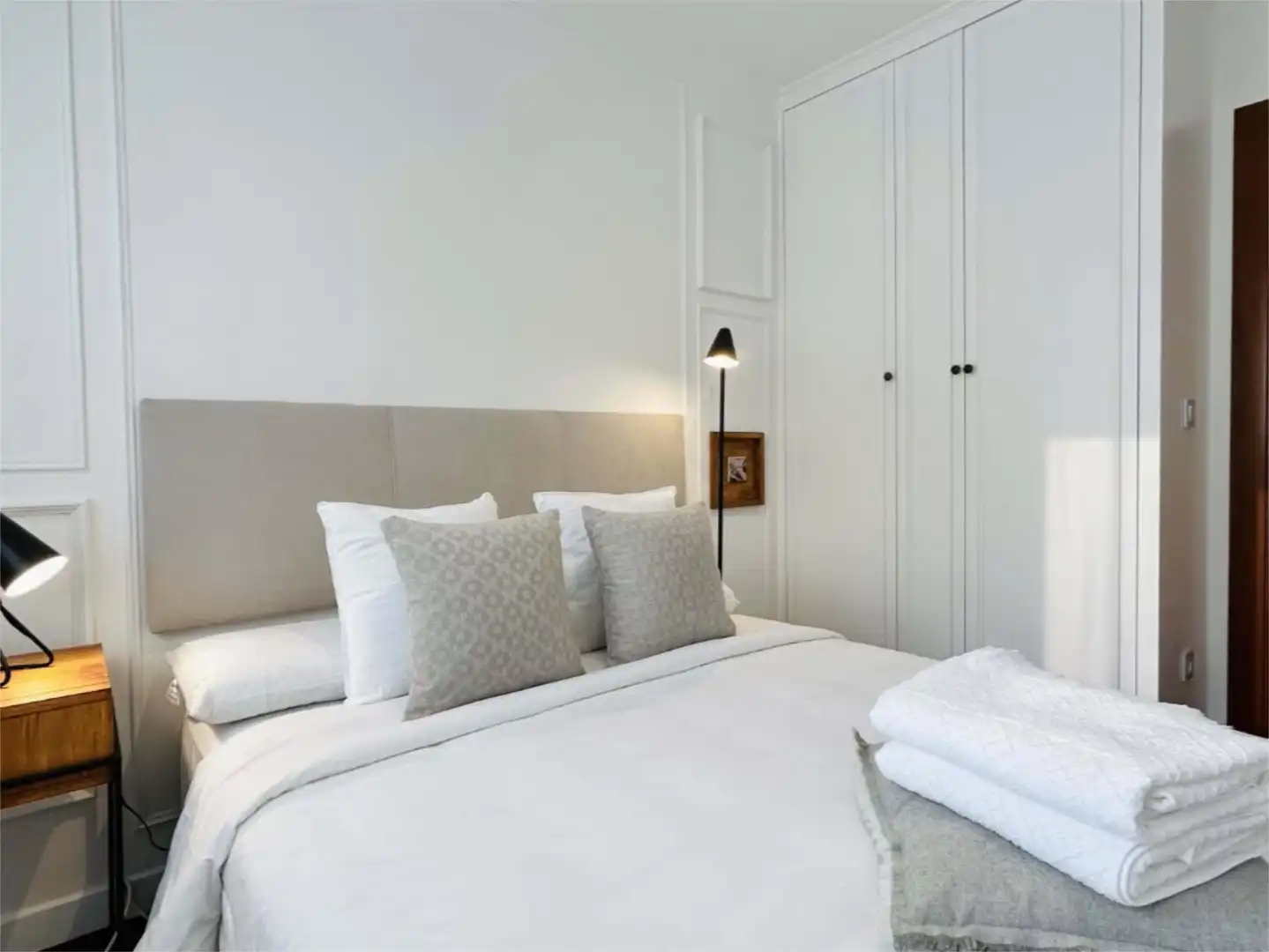Habitación de Piso en venta en Santa Cruz de Bezana con Terraza, Piscina y Balcón