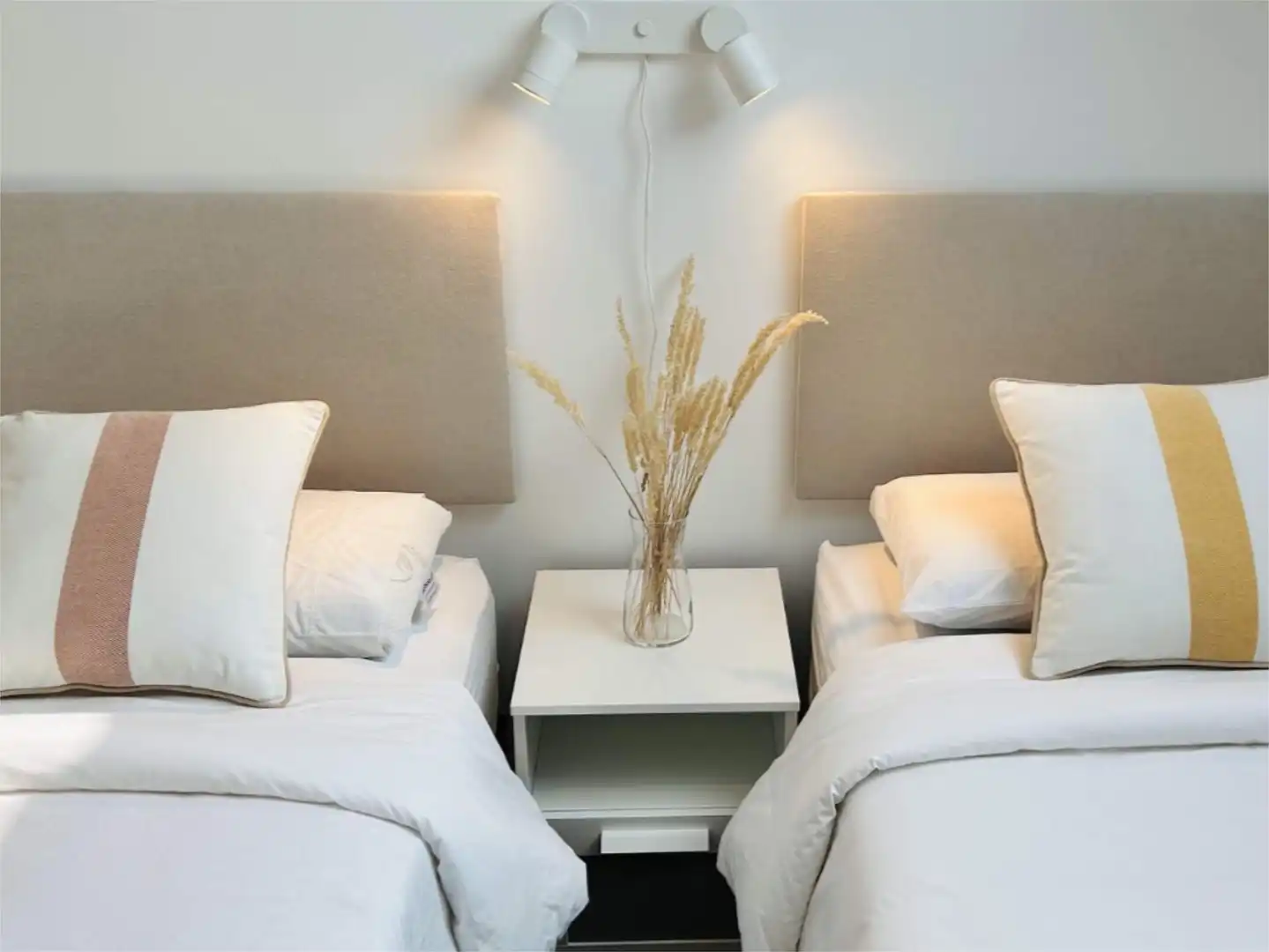 Habitación de Piso en venta en Santa Cruz de Bezana con Terraza, Piscina y Balcón