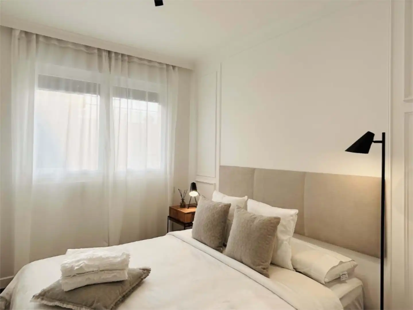 Habitación de Piso en venta en Santa Cruz de Bezana con Terraza, Piscina y Balcón