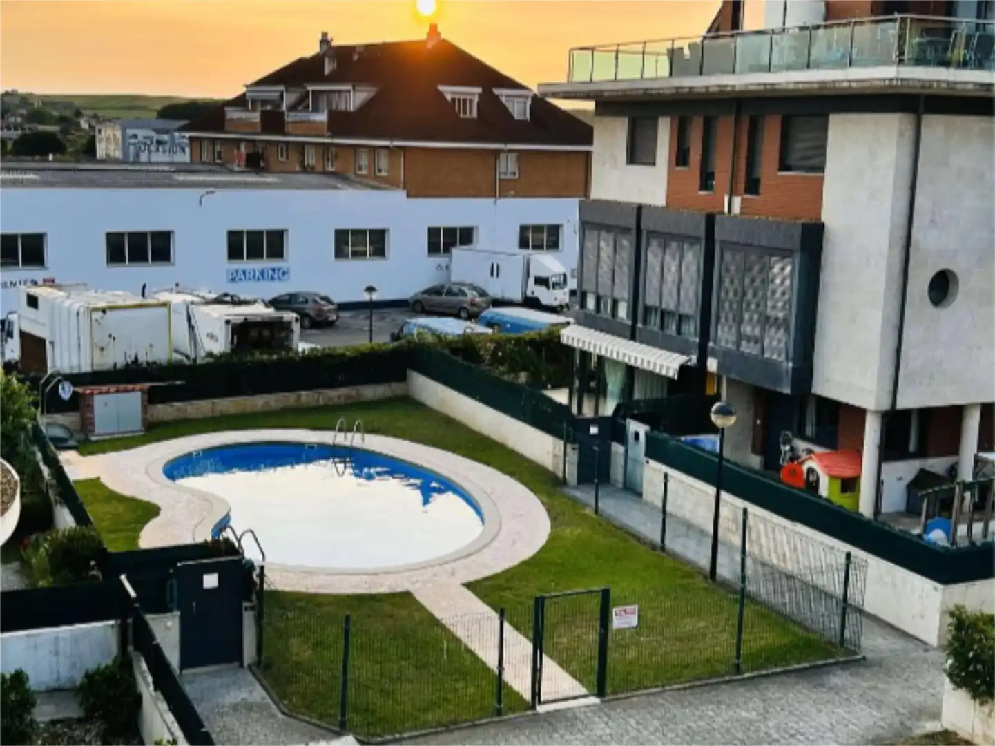 Piscina de Piso en venta en Santa Cruz de Bezana con Terraza, Piscina y Balcón