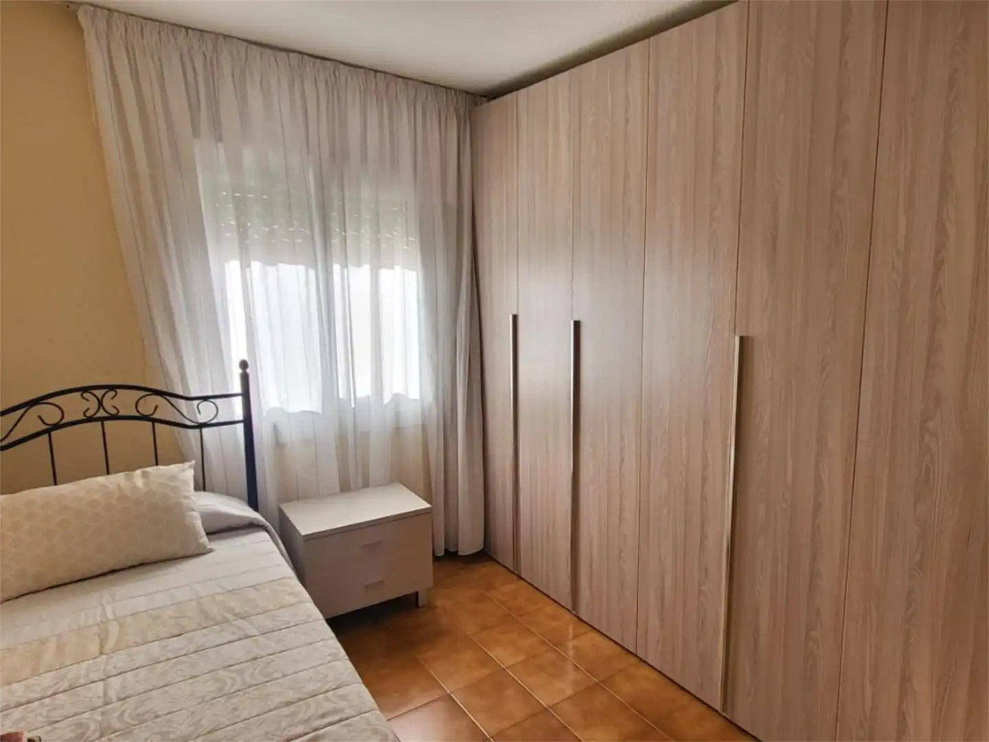 Schlafzimmer von Wohnung zum Verkauf in Mataró mit Klimaanlage und Balkon