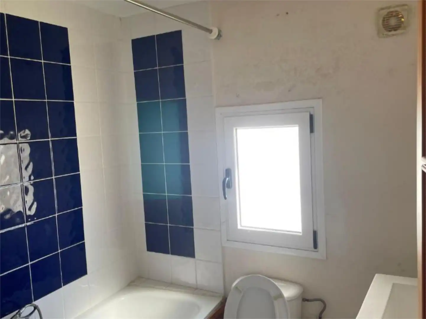Piso en venta en Calle Castillo, 1, Badolatosa Baño de Piso en venta en Badolatosa con Calefacción, Jardín privado y Terraza