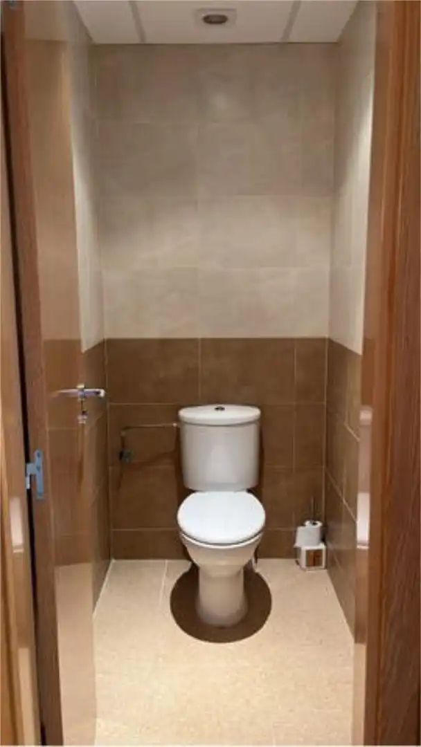 Baño de Oficina de alquiler en Zaratán con Aire acondicionado