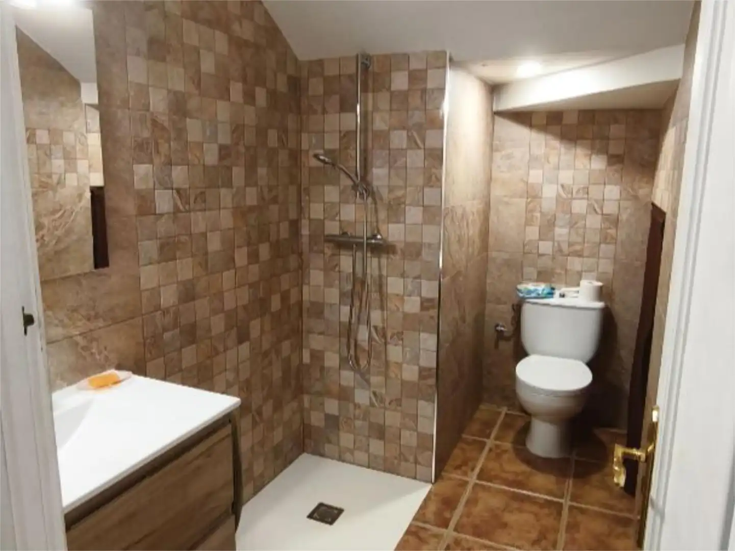 Baño de Piso en venta en Cedillo del Condado con Aire acondicionado, Calefacción y Jardín privado