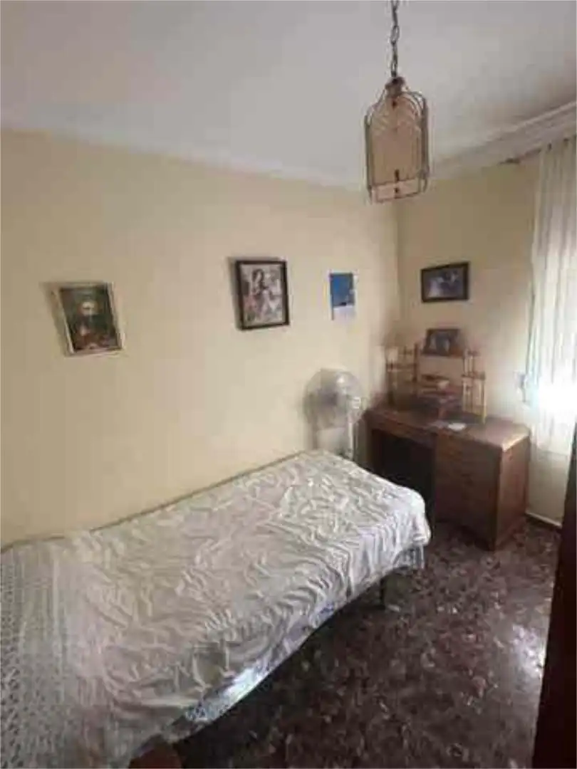 Piso en venta en Fuentemora Habitación de Piso en venta en Antequera con Terraza, Trastero y Amueblado