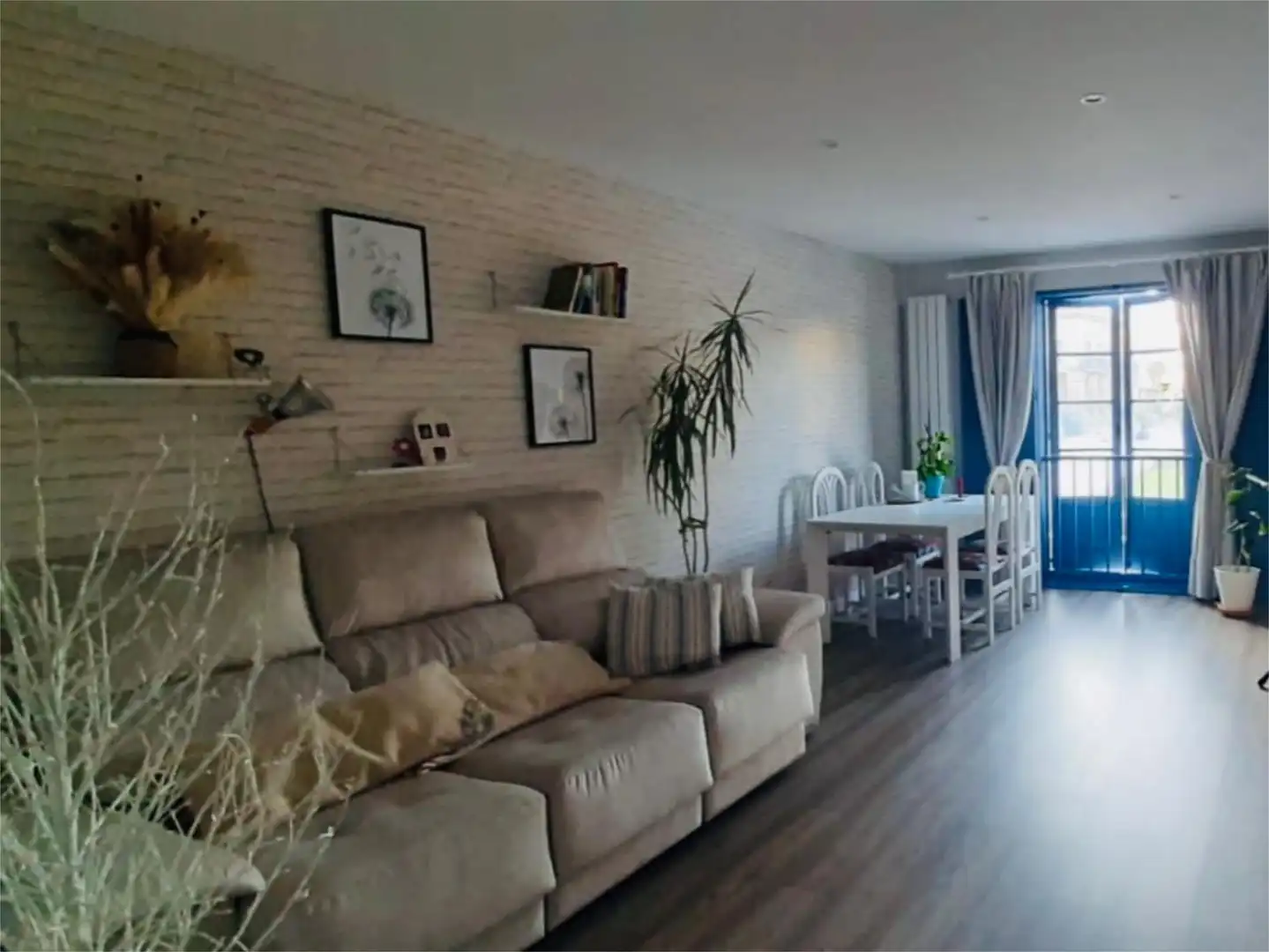 Living room of Flat for sale in Ribadeo  with Parquet flooring, Terrace and Storage room