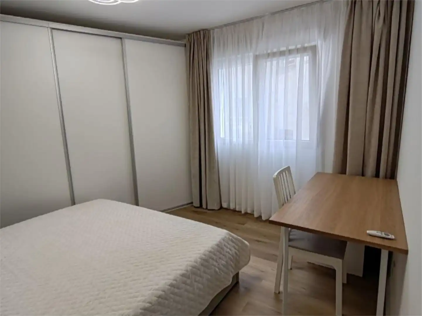 Pis en venda a Ceares Dormitori de Pis en venda en Gijón amb Calefacció, Traster i Moblat