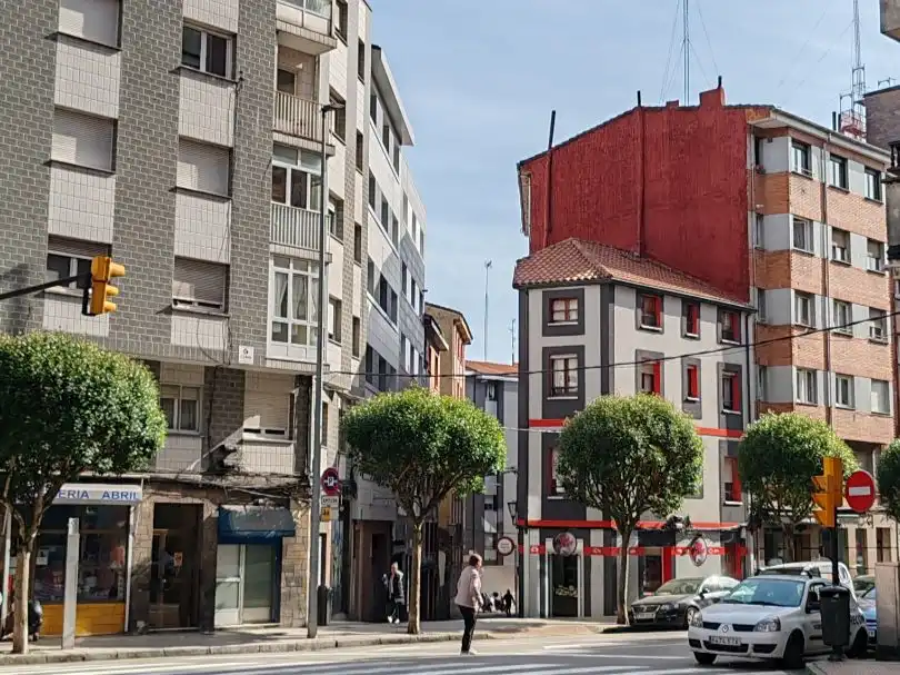 Pis en venda a Ceares Vista exterior de Pis en venda en Gijón amb Calefacció, Traster i Moblat