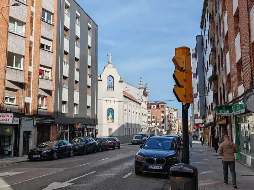 Pis en venda a Ceares Vista exterior de Pis en venda en Gijón amb Calefacció, Traster i Moblat