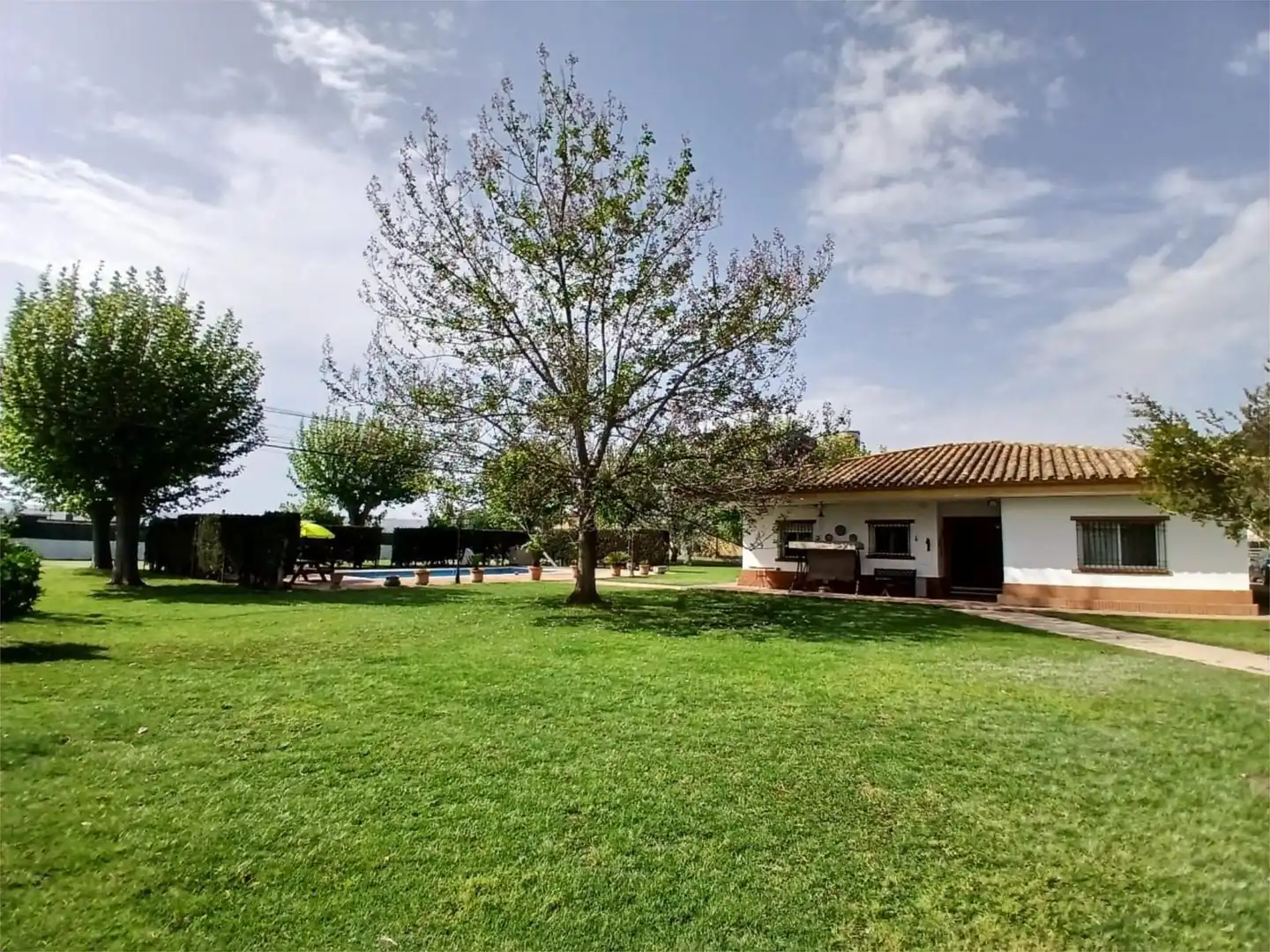Houses for sale in Cortijo el Rubio, 14, El Higuerón Garden of Houses for sale in Córdoba with Air Conditioner, Heating and Private garden
