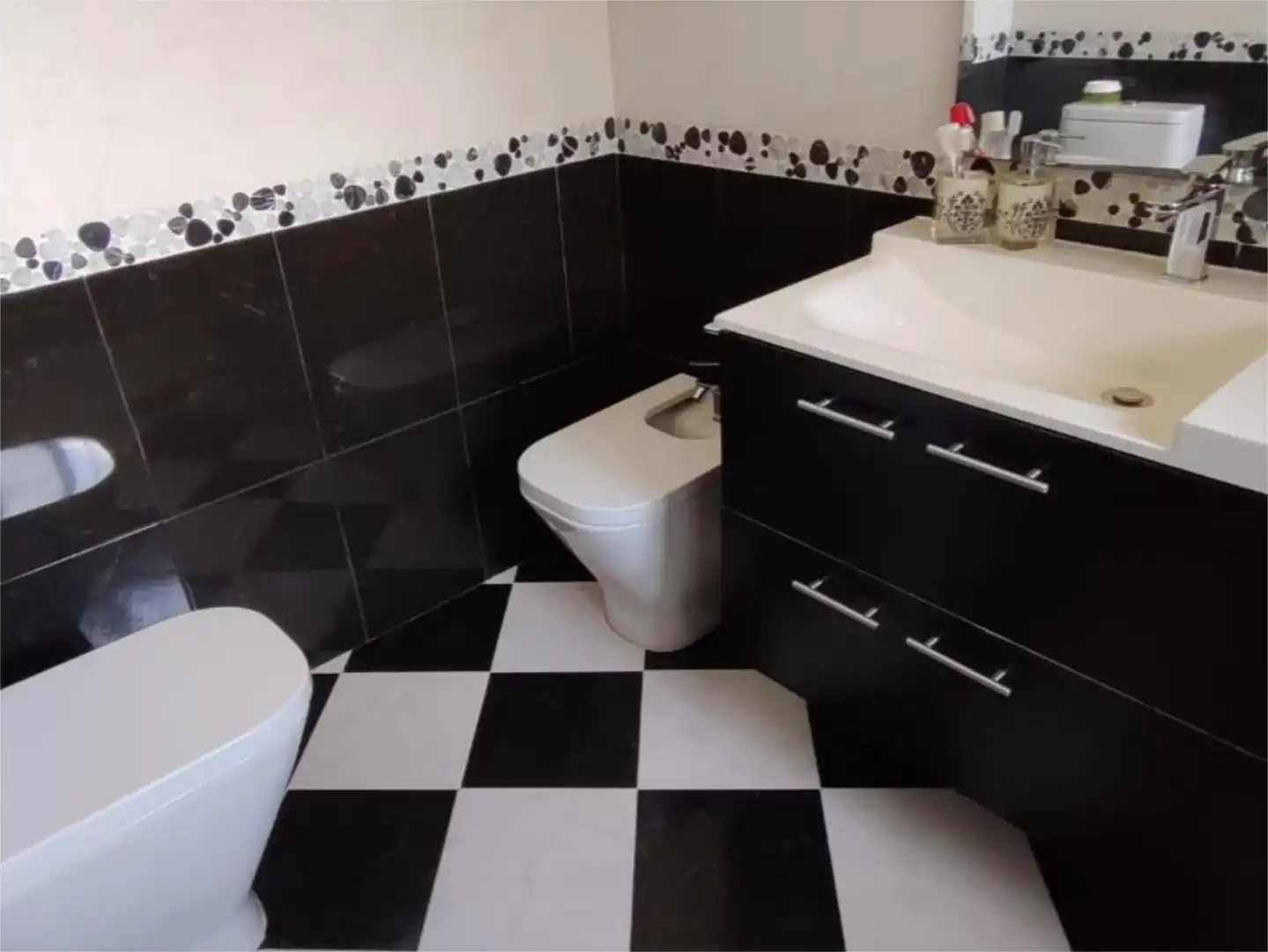 Houses for sale in Cortijo el Rubio, 14, El Higuerón Bathroom of Houses for sale in Córdoba with Air Conditioner, Heating and Private garden
