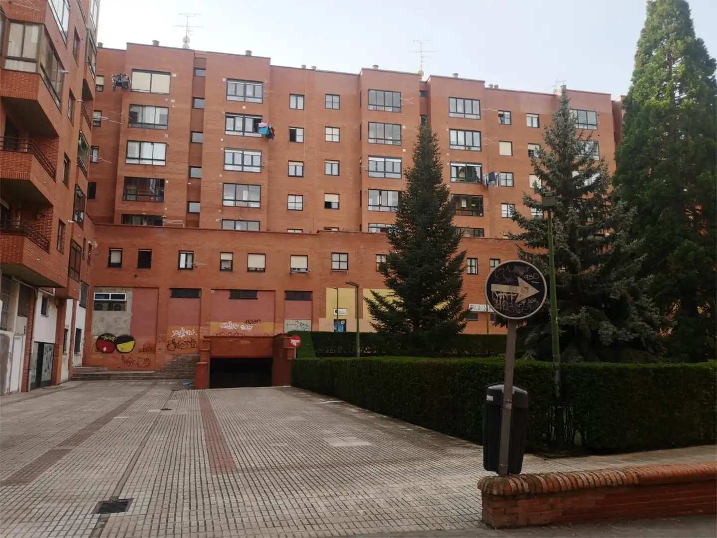 Vista exterior de Garaje de alquiler en Burgos Capital