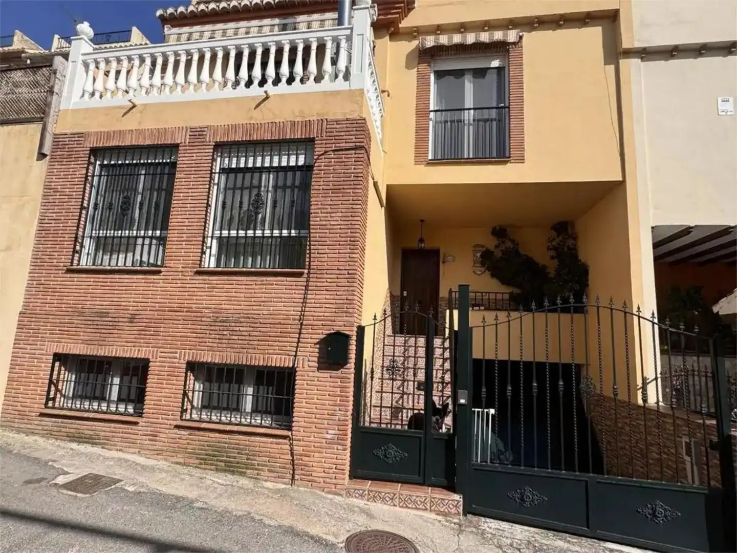 Vista exterior de Casa adosada en venta en Cájar con Aire acondicionado, Terraza y Balcón