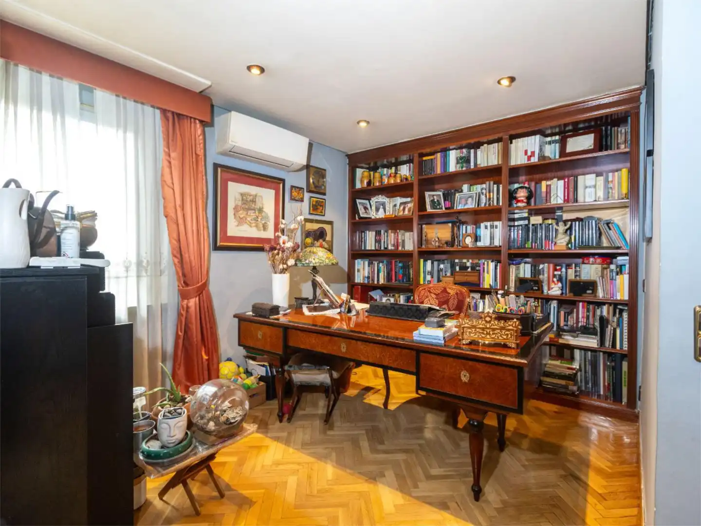 Living room of Flat for sale in  Madrid Capital  with Air Conditioner and Balcony