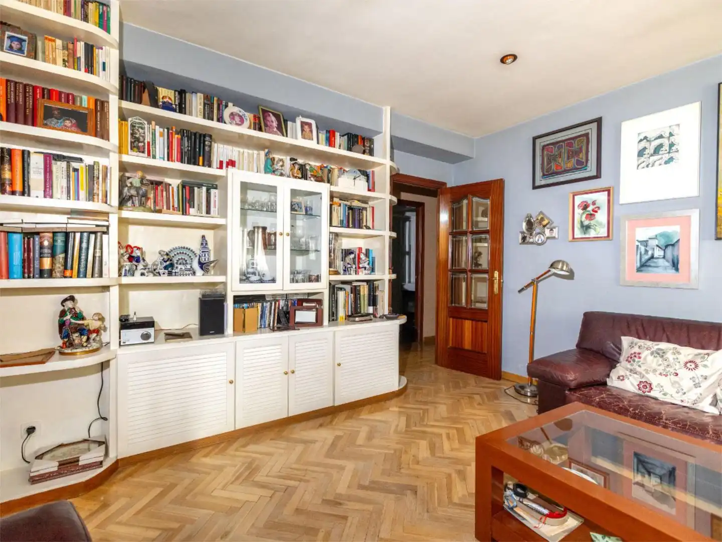Living room of Flat for sale in  Madrid Capital  with Air Conditioner and Balcony
