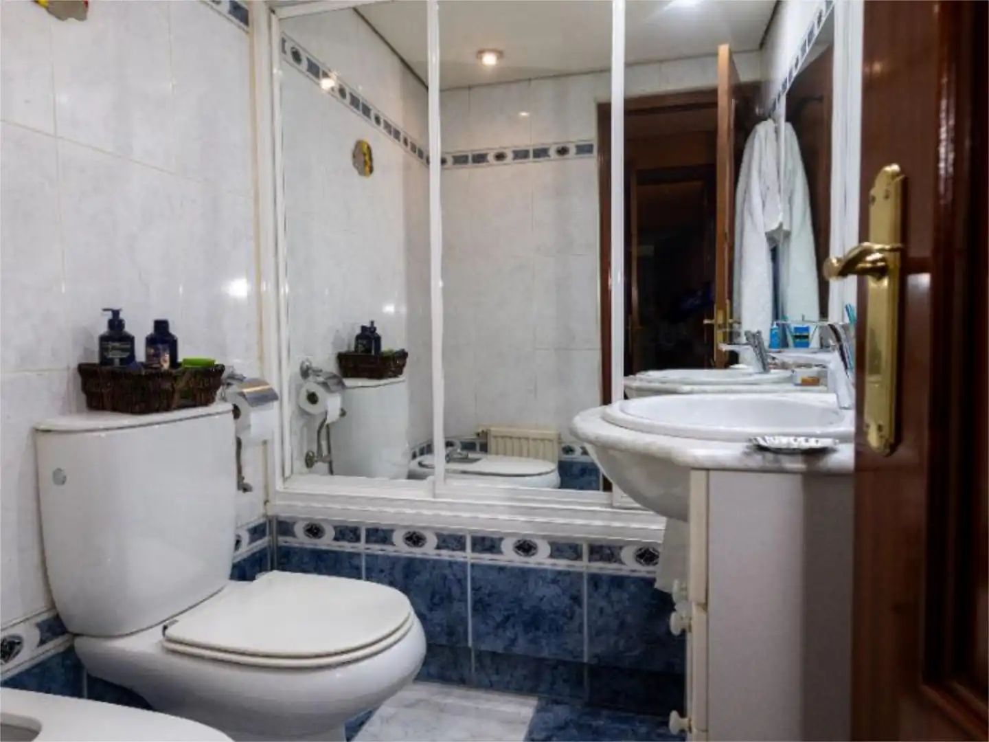 Bathroom of Flat for sale in  Madrid Capital  with Air Conditioner and Balcony