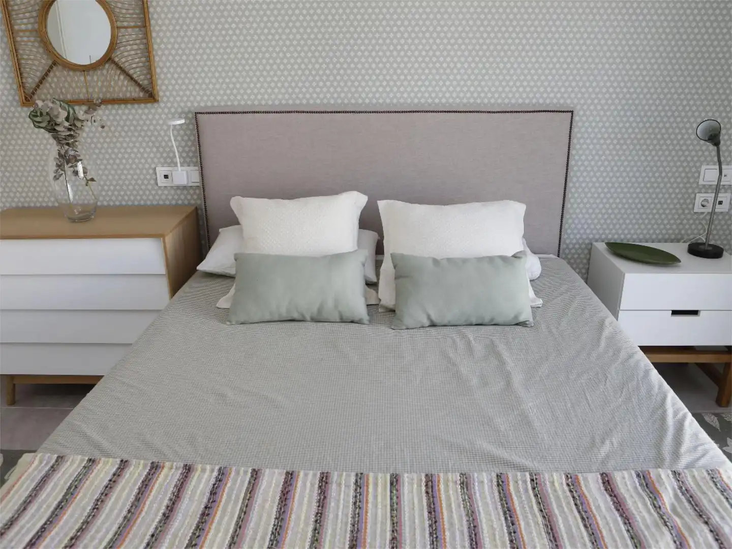 Wohnung zur Miete in Calle Beethoven, 2, Chipiona Schlafzimmer von Wohnung zur Miete in Chipiona mit Klimaanlage, Terrasse und Schwimmbad