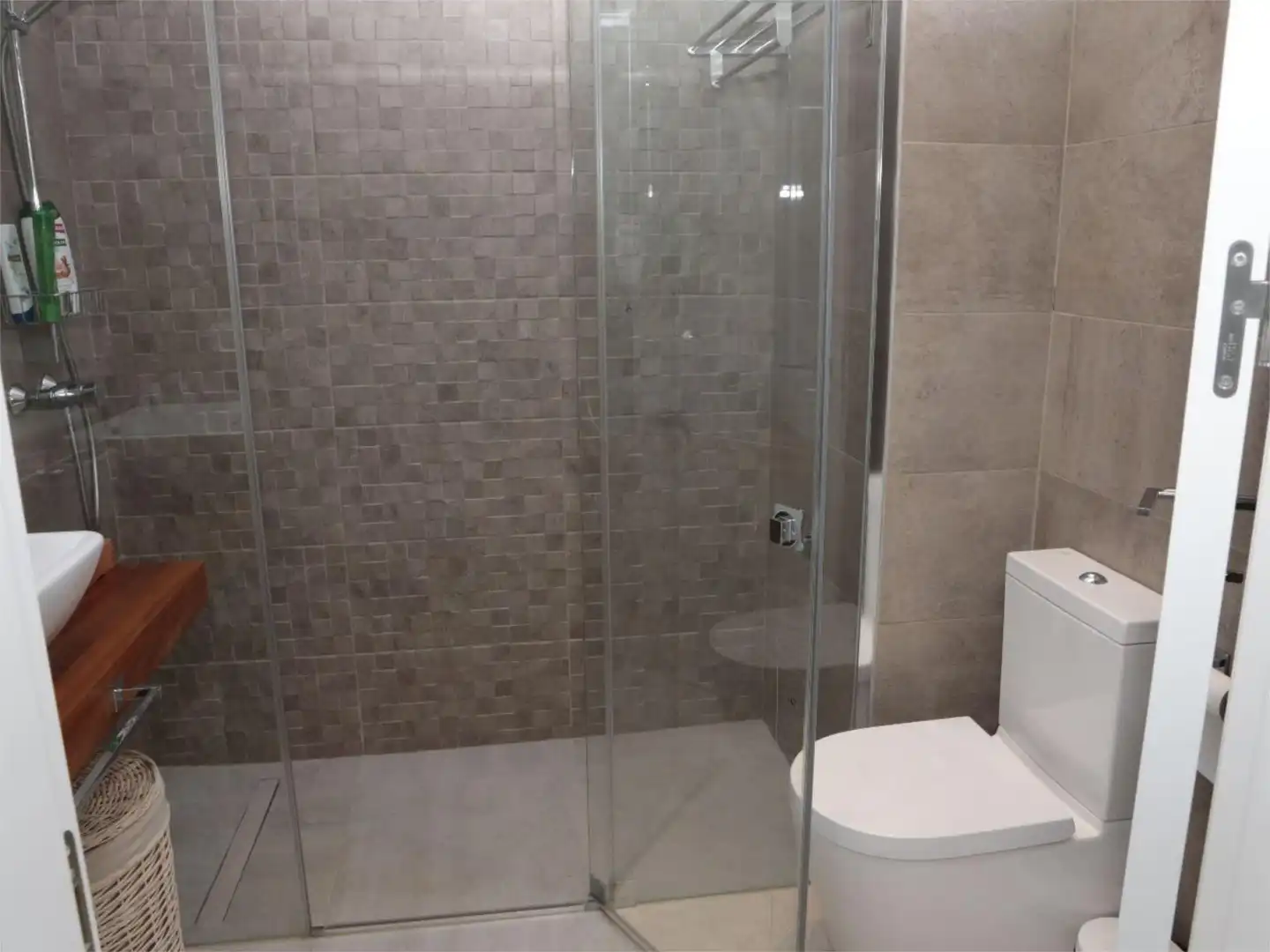 Wohnung zur Miete in Calle Beethoven, 2, Chipiona Badezimmer von Wohnung zur Miete in Chipiona mit Klimaanlage, Terrasse und Schwimmbad