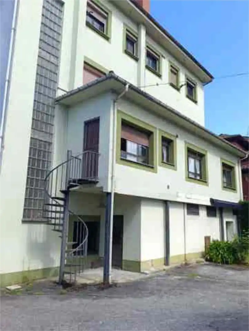 Vista exterior de Pis en venda en Piloña amb Calefacció, Terrassa i Traster