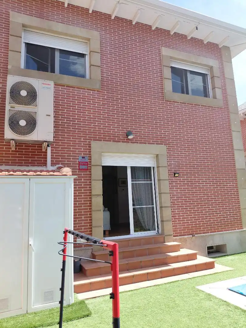 Casa o chalet en venta en Avenida de la Condesa de Chinchón, 3901, Sector B Vista exterior de Casa o chalet en venta en Boadilla del Monte con Aire acondicionado, Calefacción y Jardín privado