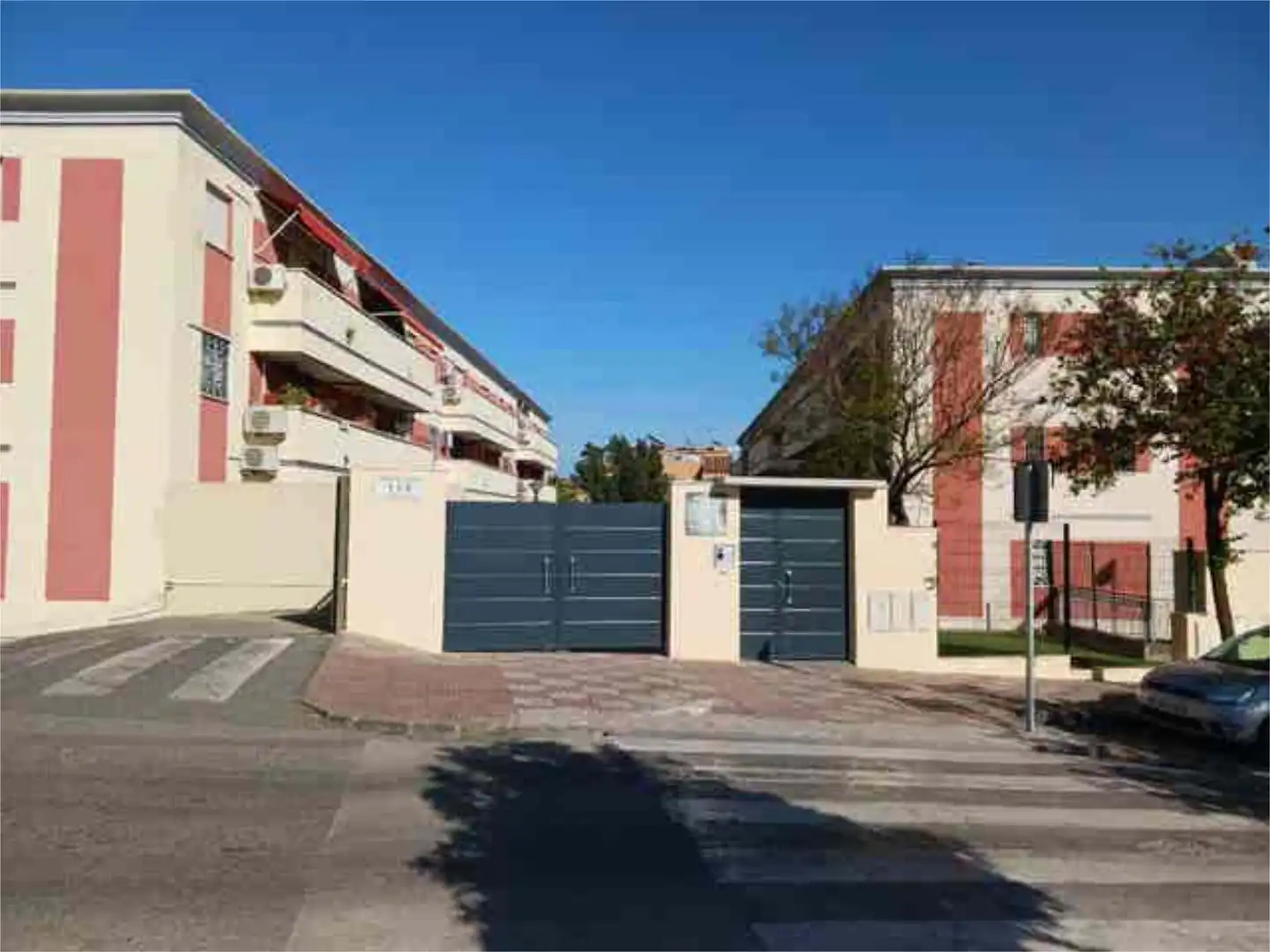 Pis en venda a Aljamar Aparcament de Pis en venda en Tomares amb Calefacció, Jardí privat i Terrassa