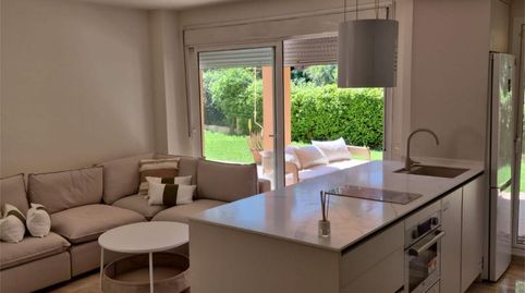 Foto 4 de Piso en venta en Avenida Jacaranda, 32, Las Chapas - Alicate Playa, Marbella