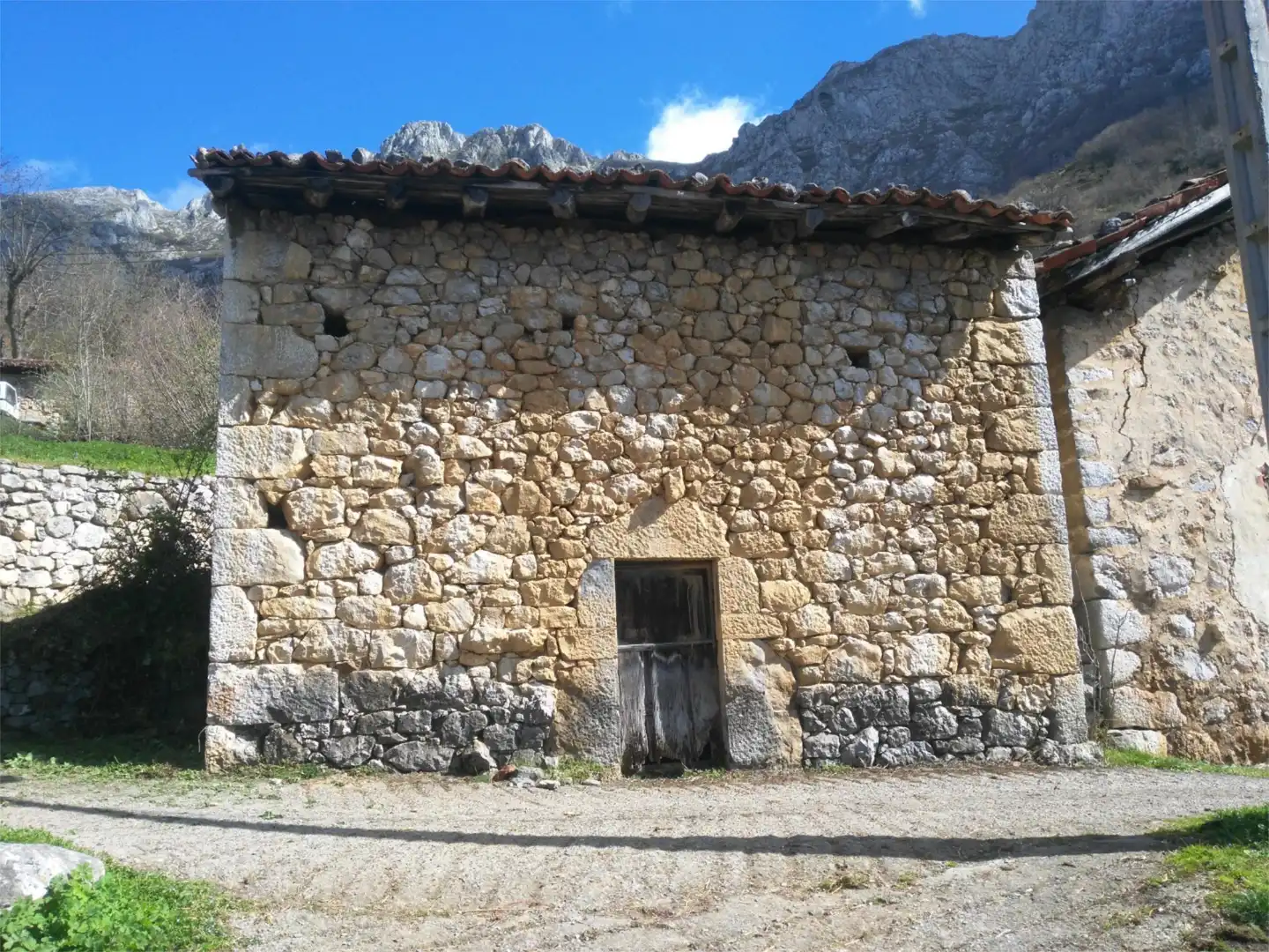 Vista exterior de Casa o xalet en venda en Quirós
