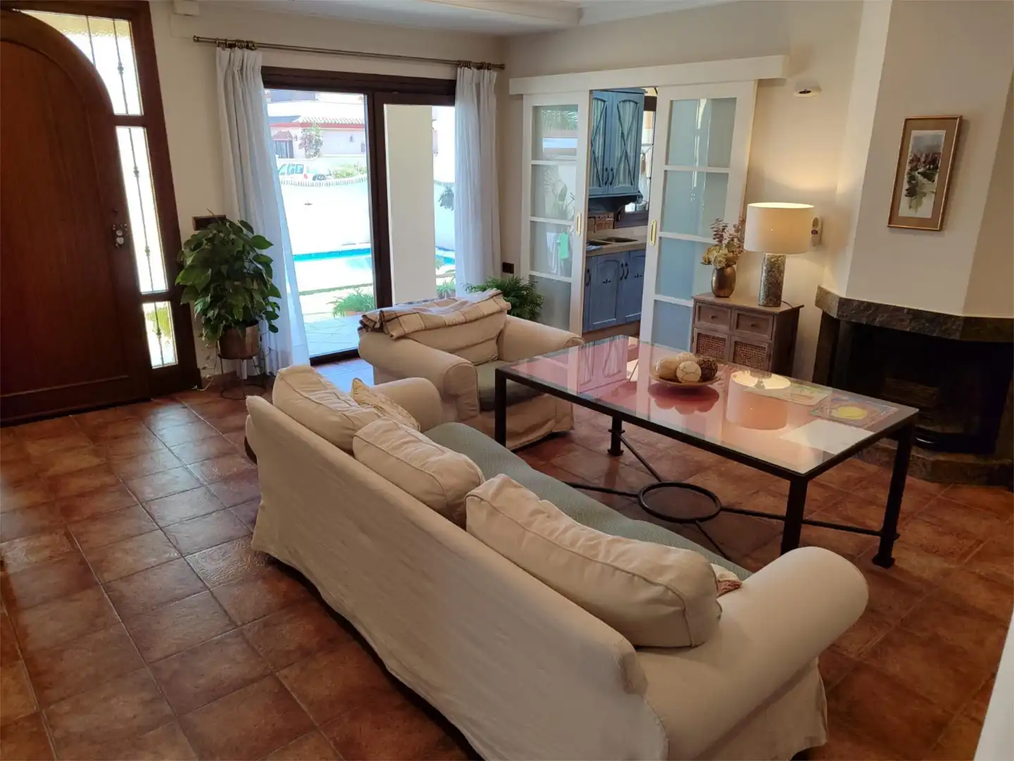 Houses for sale in Calle Francisco de Goya, 35, Santuario Living room of Houses for sale in Chipiona with Air Conditioner, Terrace and Swimming Pool