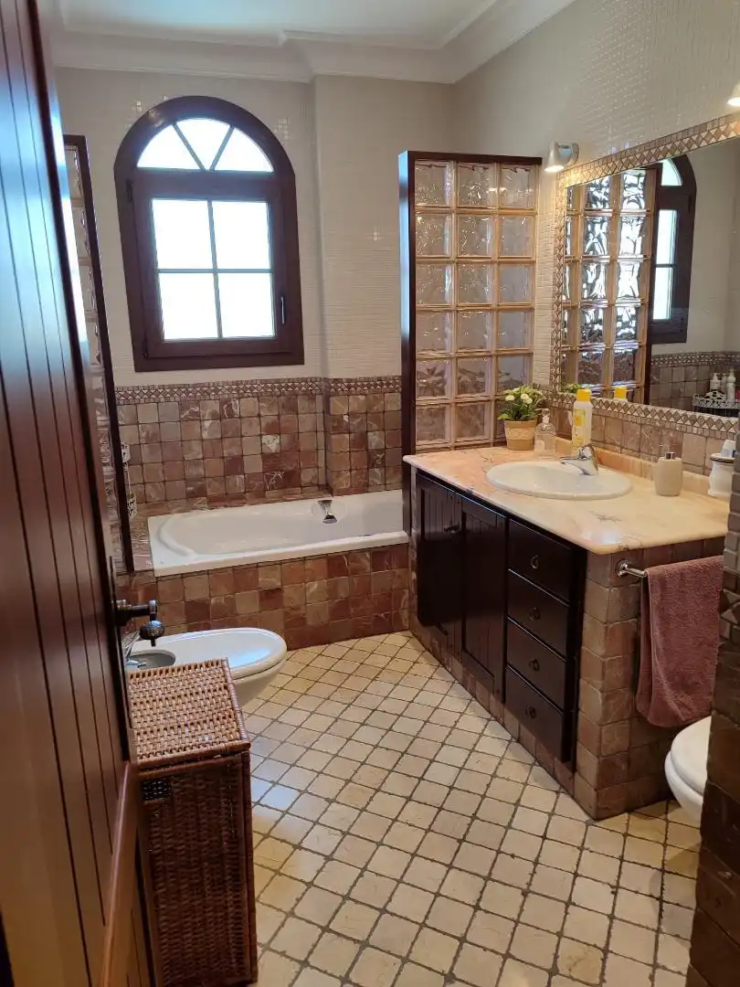 Houses for sale in Calle Francisco de Goya, 35, Santuario Bathroom of Houses for sale in Chipiona with Air Conditioner, Terrace and Swimming Pool