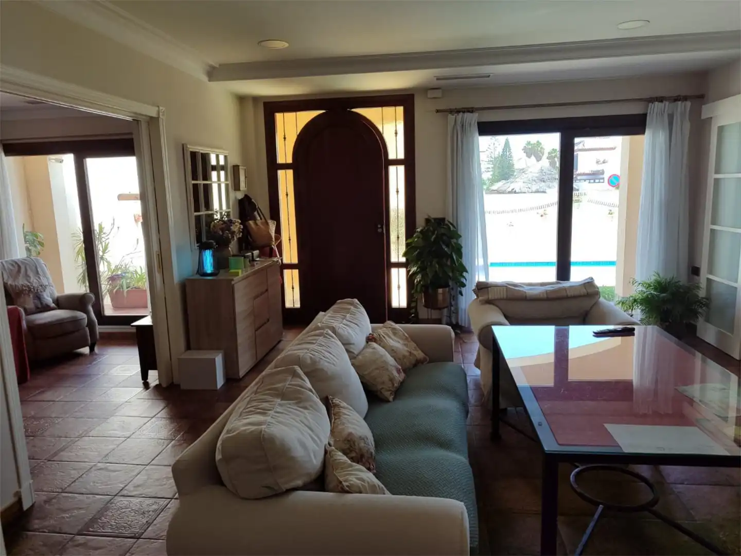 Houses for sale in Calle Francisco de Goya, 35, Santuario Living room of Houses for sale in Chipiona with Air Conditioner, Terrace and Swimming Pool