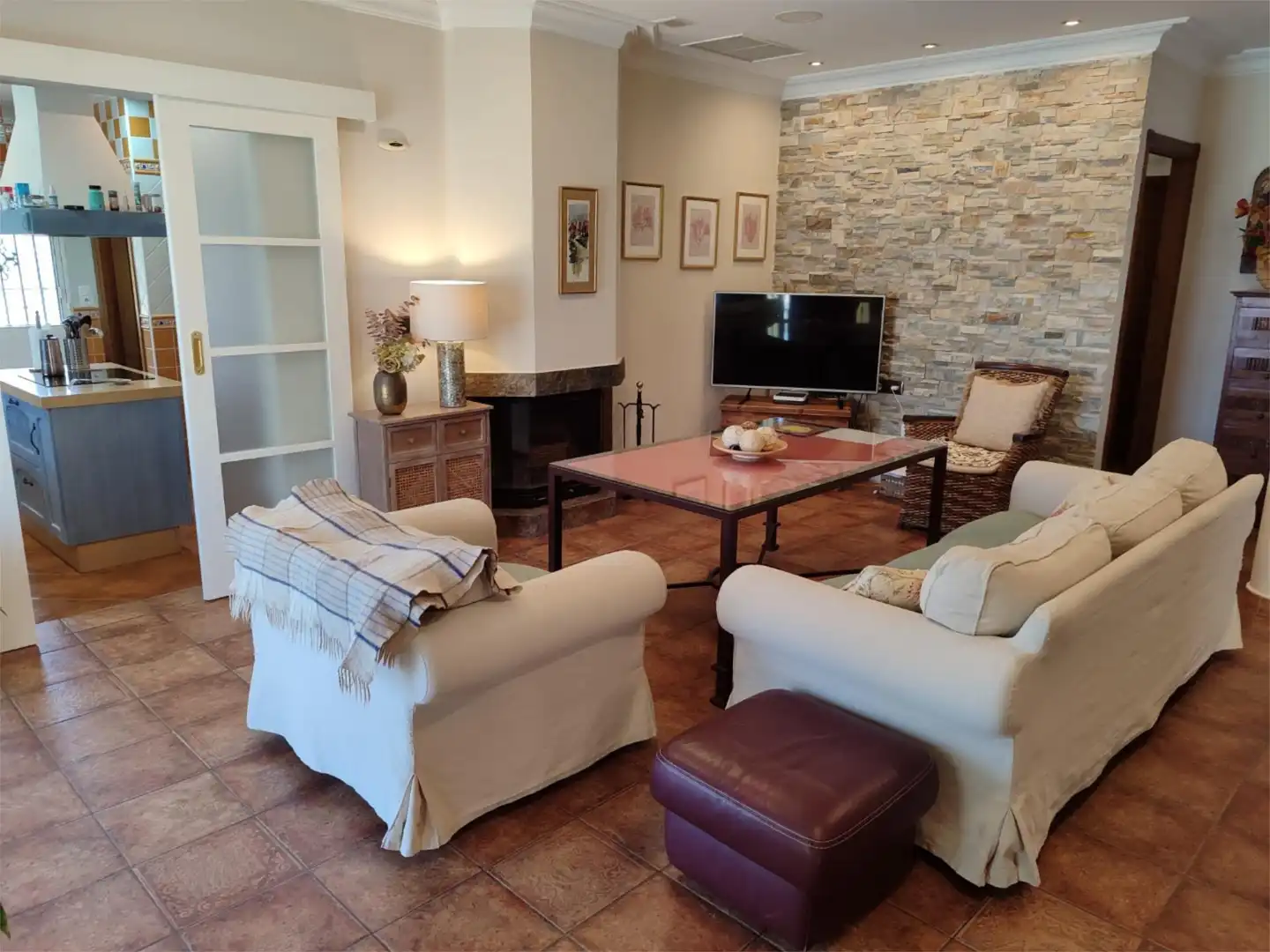 Houses for sale in Calle Francisco de Goya, 35, Santuario Living room of Houses for sale in Chipiona with Air Conditioner, Terrace and Swimming Pool